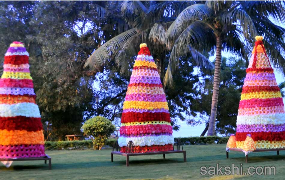 Bathukamma celebrations started at hyderabad city9