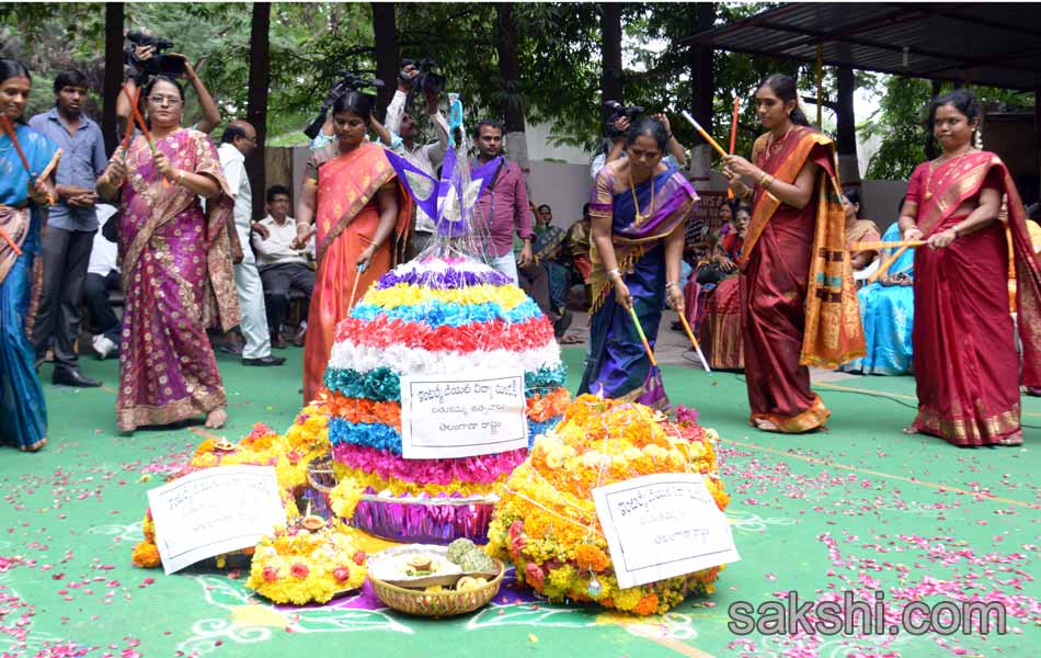 Bathukamma celebrations started at hyderabad city14