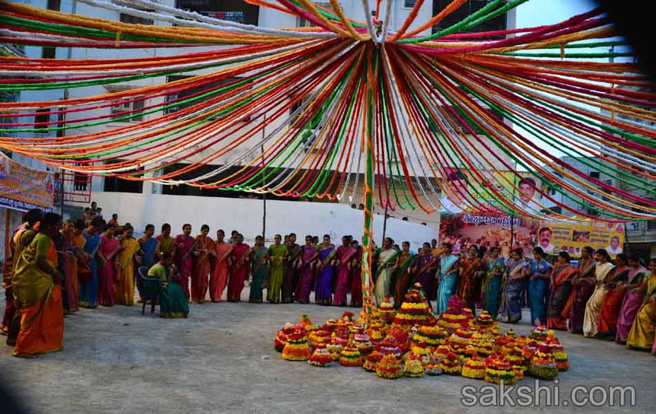 Bathukamma celebrations started at hyderabad city15