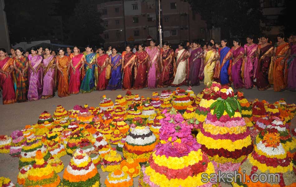 Bathukamma celebrations started at hyderabad city21