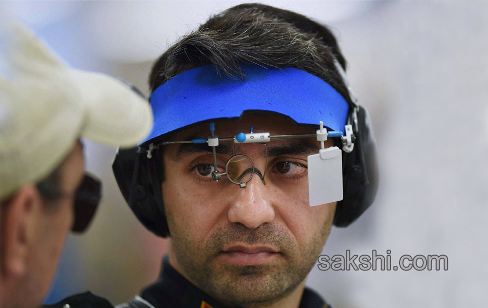 Bindra won bronze medal in the 10m air rifle individual event1