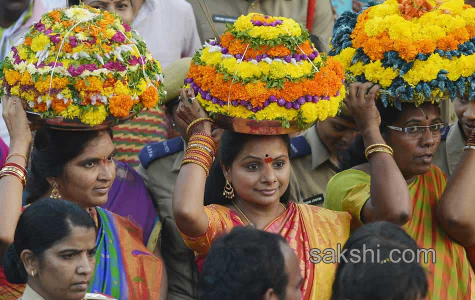 CM KCR  family in Bathukamma Celebrations at Tank Bund - Sakshi1