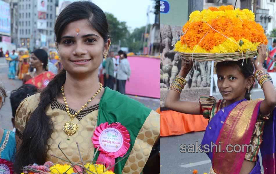 CM KCR  family in Bathukamma Celebrations at Tank Bund - Sakshi6