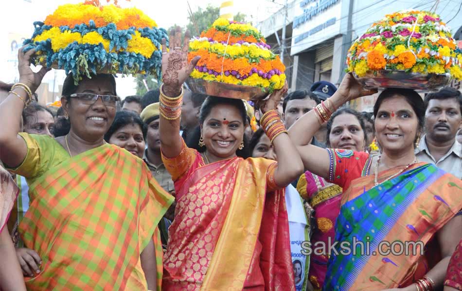 CM KCR  family in Bathukamma Celebrations at Tank Bund - Sakshi20