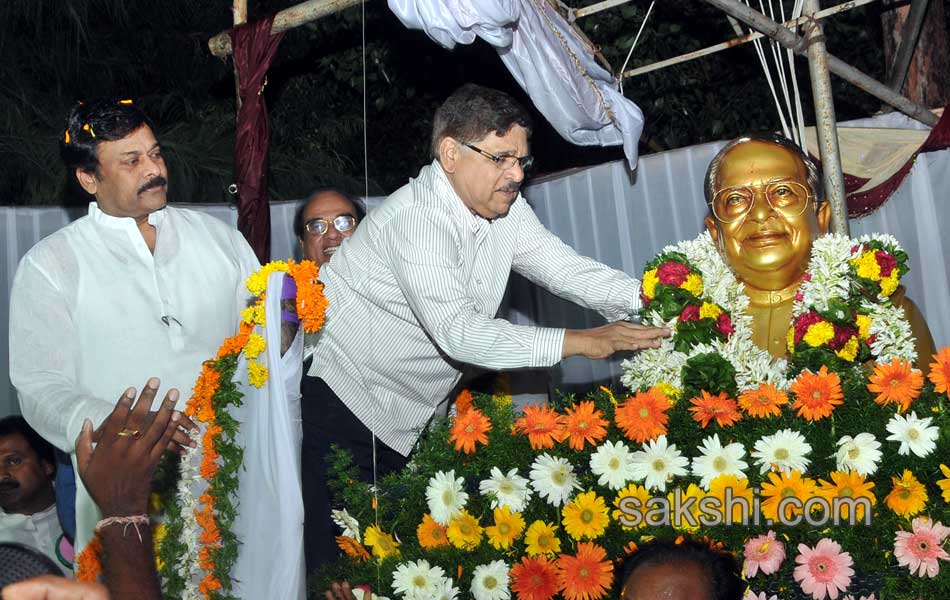 Chiranjeevi unveils Allu Ramalingaiah statue5