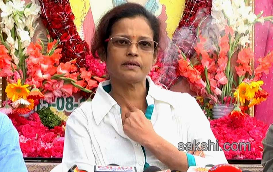 Srihari Wife On First Death Anniversary Of her Husband - Sakshi10