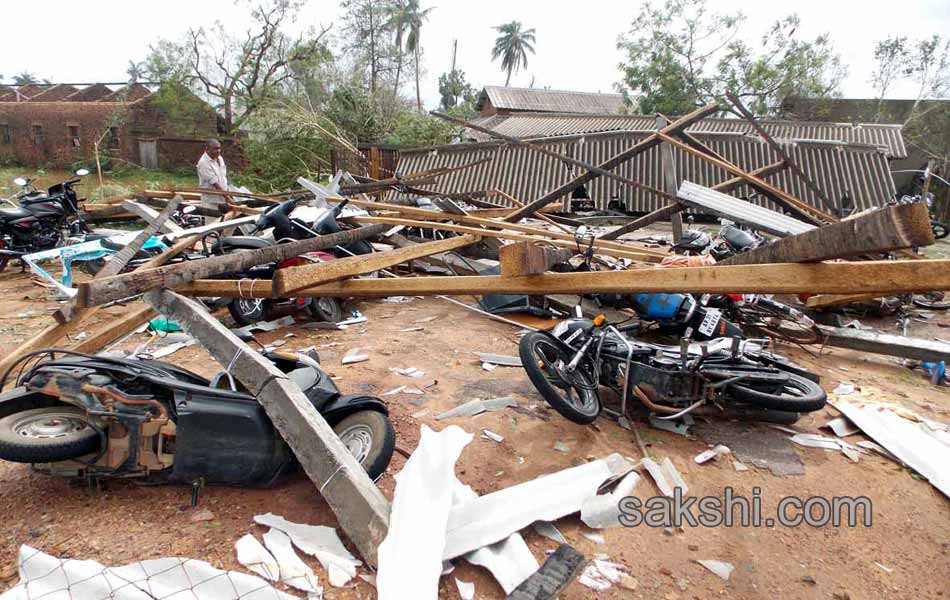 Cyclone Hudhud in Vizag - Sakshi2