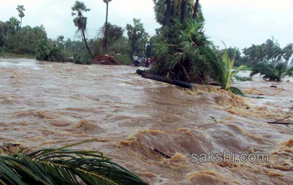 Cyclone Hudhud in Vizag - Sakshi23