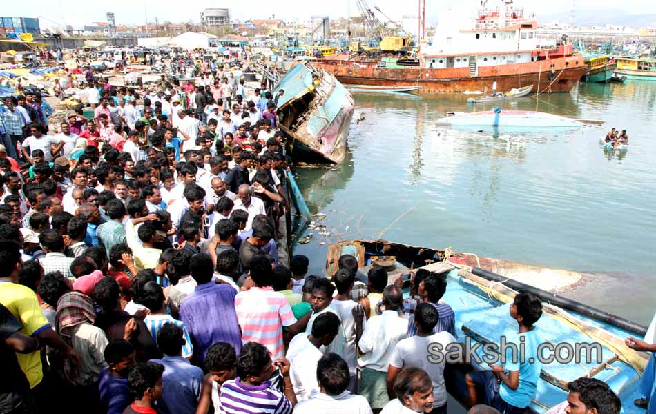 Y S Jagan Mohan Reddy to tour cyclone affected areas - Sakshi3