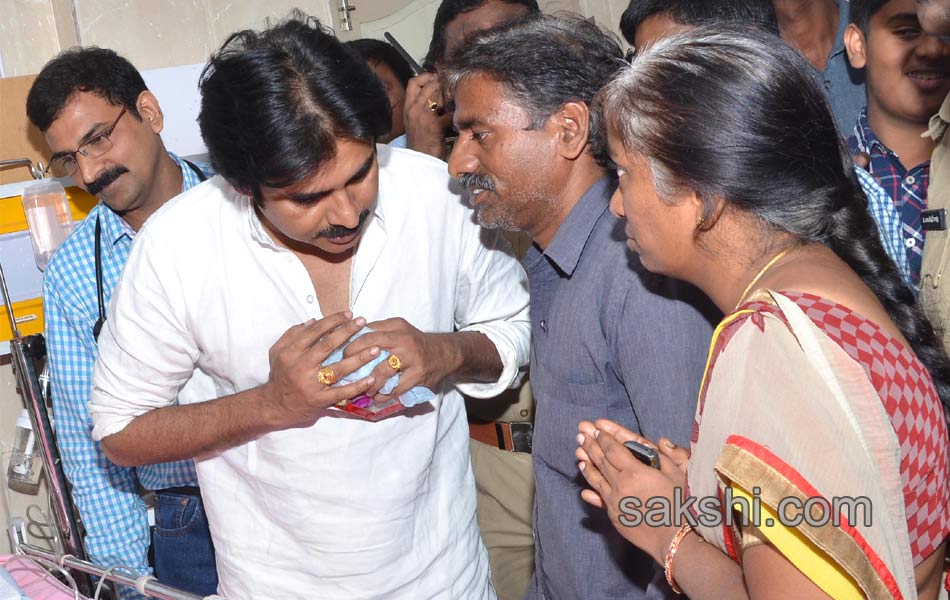 pawankalyan gives two lakhs and toys to terminally ill srija - Sakshi7