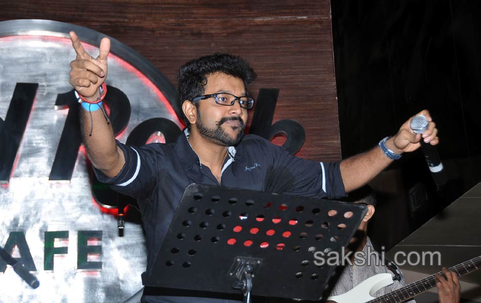 SS Thaman live performance at Hard Rock Cafe in Hyderabad - Sakshi5