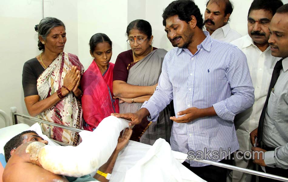 YS Jagan demands higher ex gratia - Sakshi12