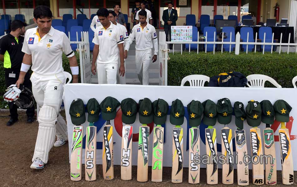 Fans and fellow athletes pay tribute to Phillip Hughes3