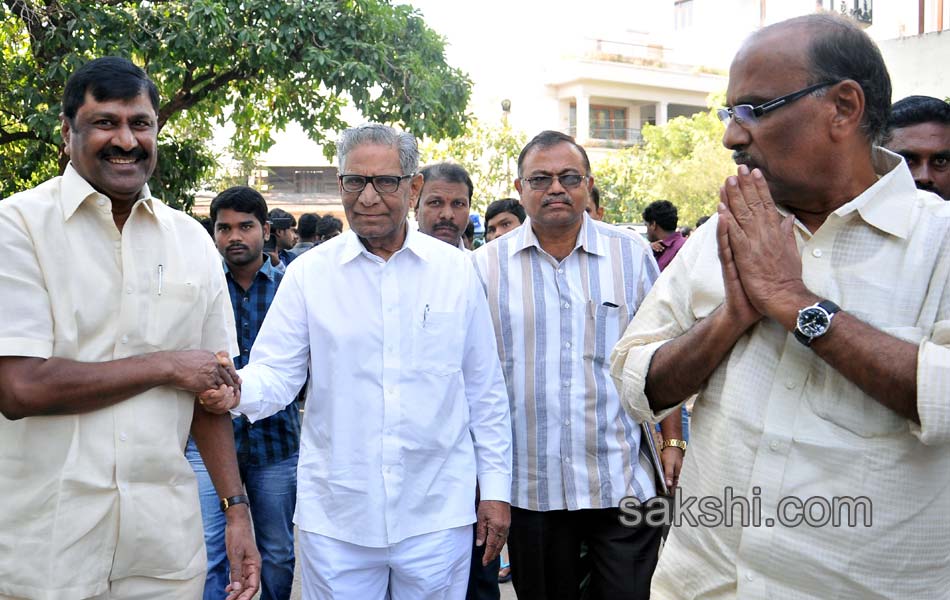 politicians cine celebrities gives tribute to nandamuri janakiram - Sakshi14