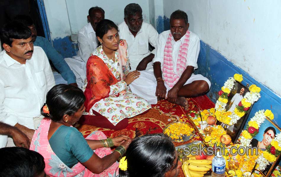 ys sharmila paramarsha yatra in chityala3