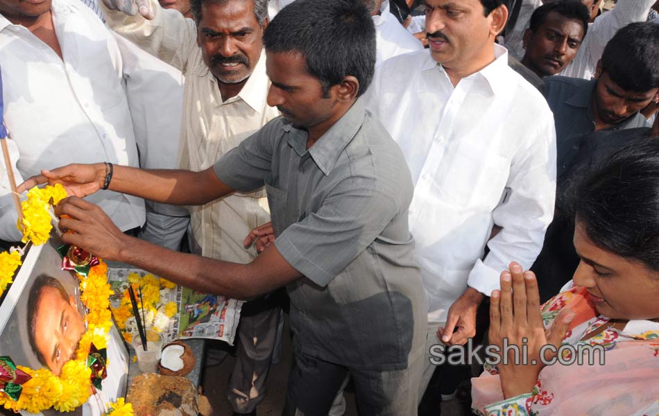 ys sharmila paramarsha yatra in chityala19