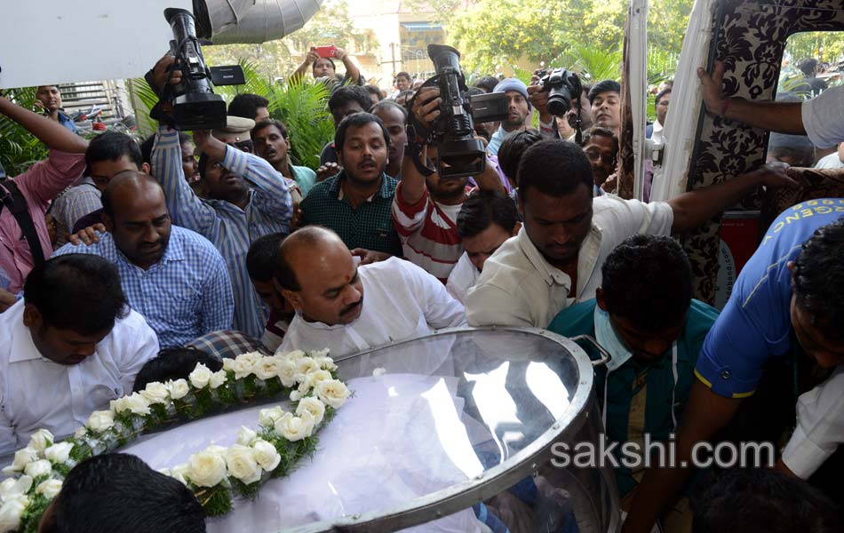 Tollywood Industry pay tributes to Music director Chakri10