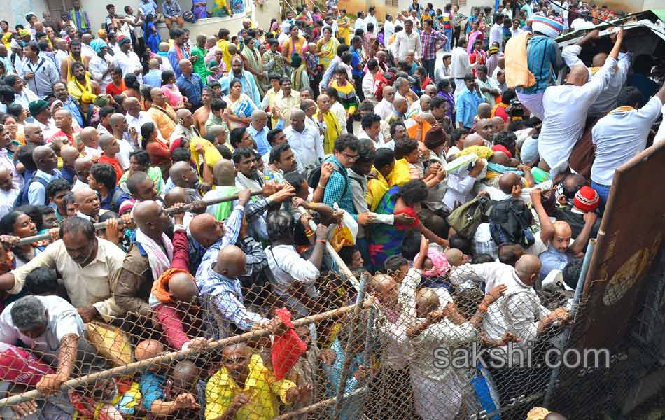 Devotees injured in Tirumala7