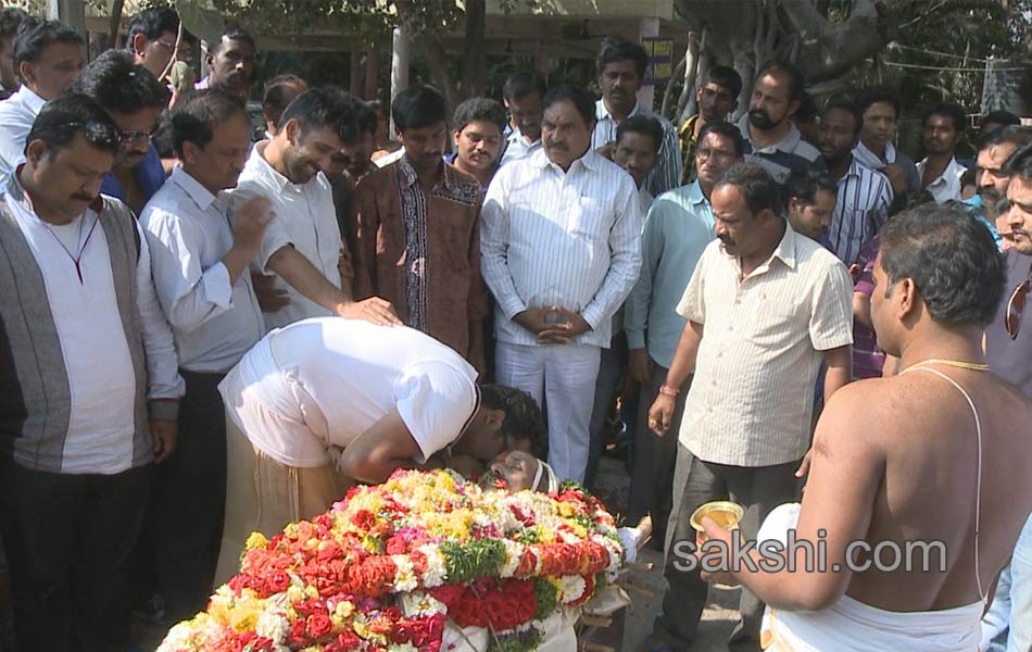 Prasad was destroyed by a full funeral - Sakshi10