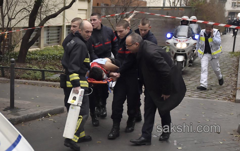 12 dead after shooting at Paris magazine5