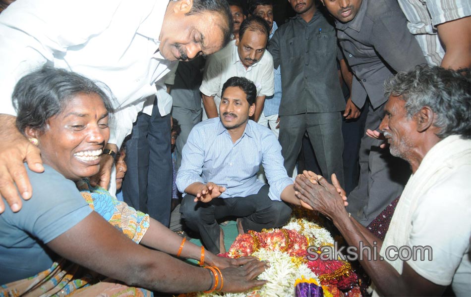 Visitation of the deceased YS Jagan - Sakshi5