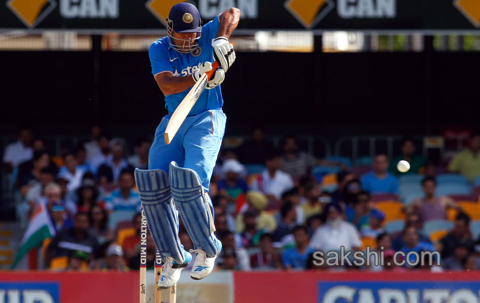 India and England in Australia Tri Series1