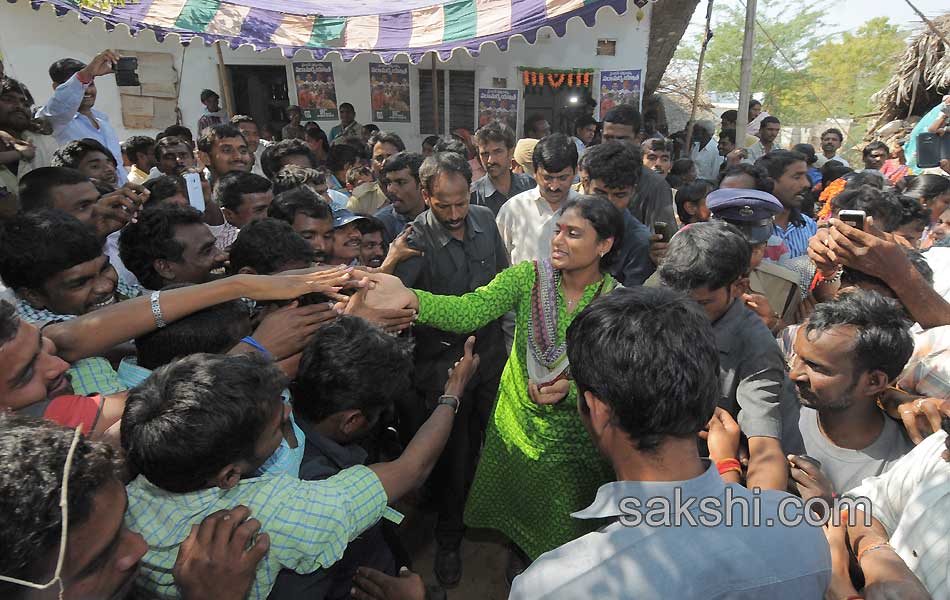 Ys sharmila paramarsa yatra Third day2