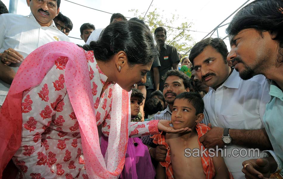 6th day of sharmila s tour in nalgonda district23