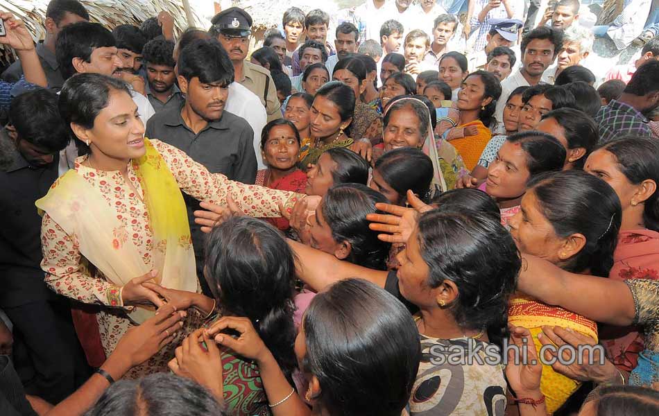 seventh day of sharmila tour in Nalgonda district3