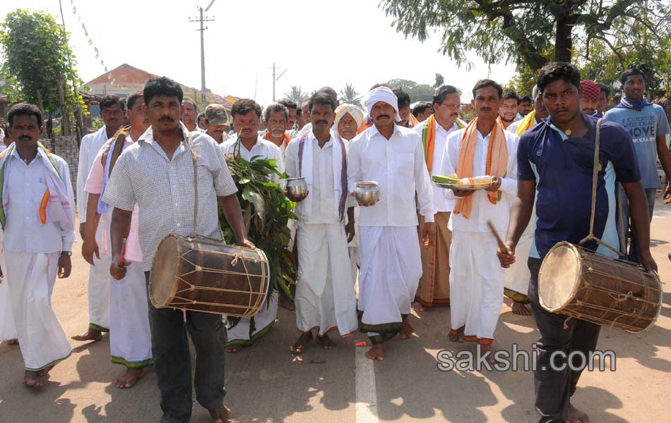 sammakka saralamma mini jathara in Medaram17