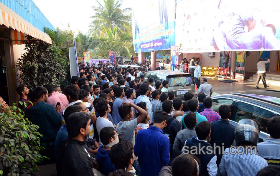 temper movie teen visit mallikarjuna theatre in kukatpally3