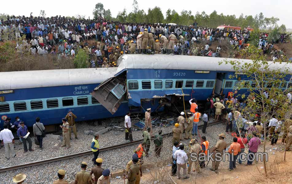 pictures of bengaluru to ernakulam intercity express - Sakshi1