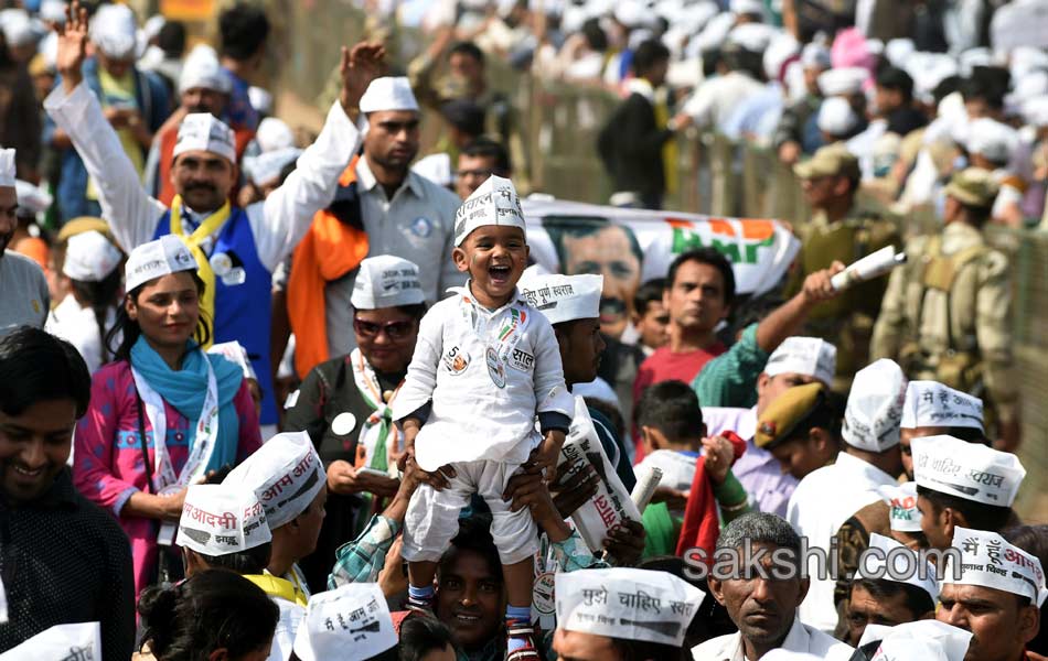 kejriwal takes oath as delhi cheif minister12