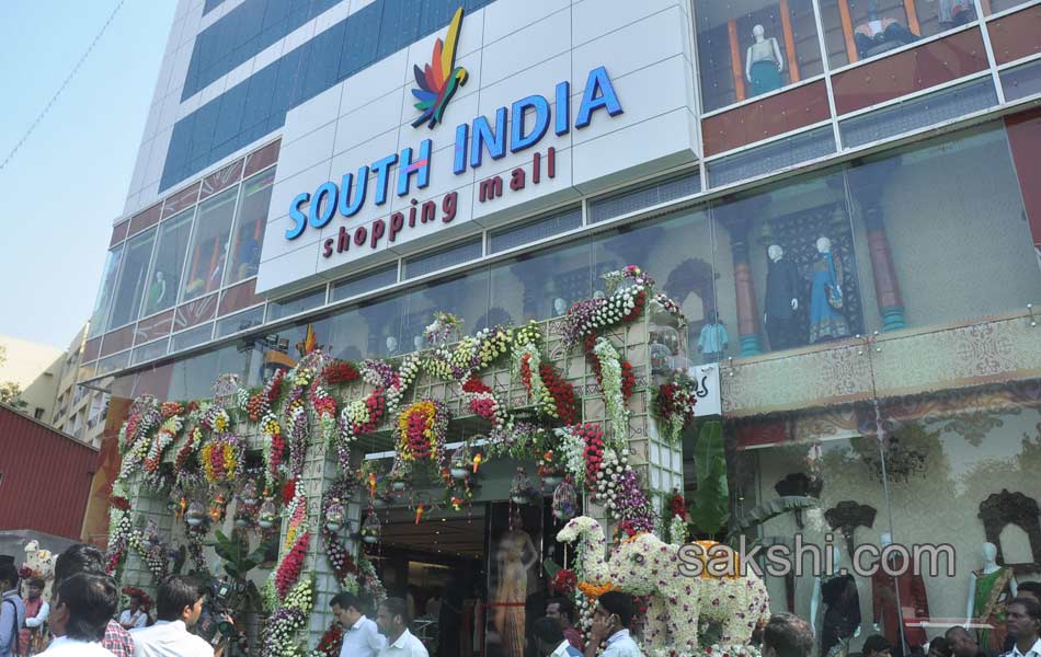 samanta ruth prabhu inaugurates south india shopping mall at ameerpet - Sakshi4