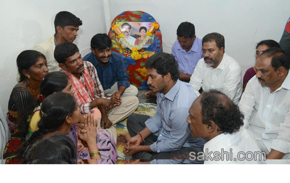 Ys jagan raithu bharosa yatra 3rd day - Sakshi1