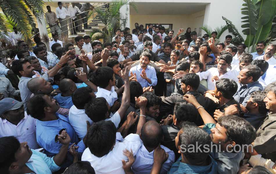 Ys jagan raithu bharosa yatra 3rd day - Sakshi11