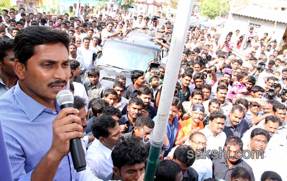 ys jagan mohan reddy visit in andrapradesh capital villages - Sakshi2