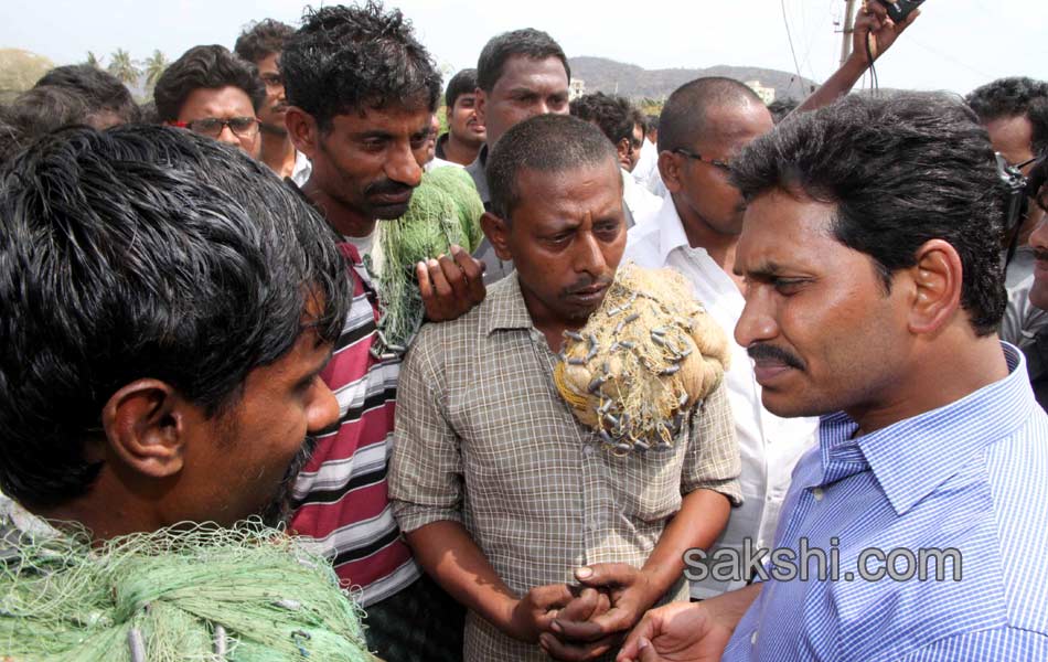 ys jagan mohan reddy visit in andrapradesh capital villages - Sakshi17