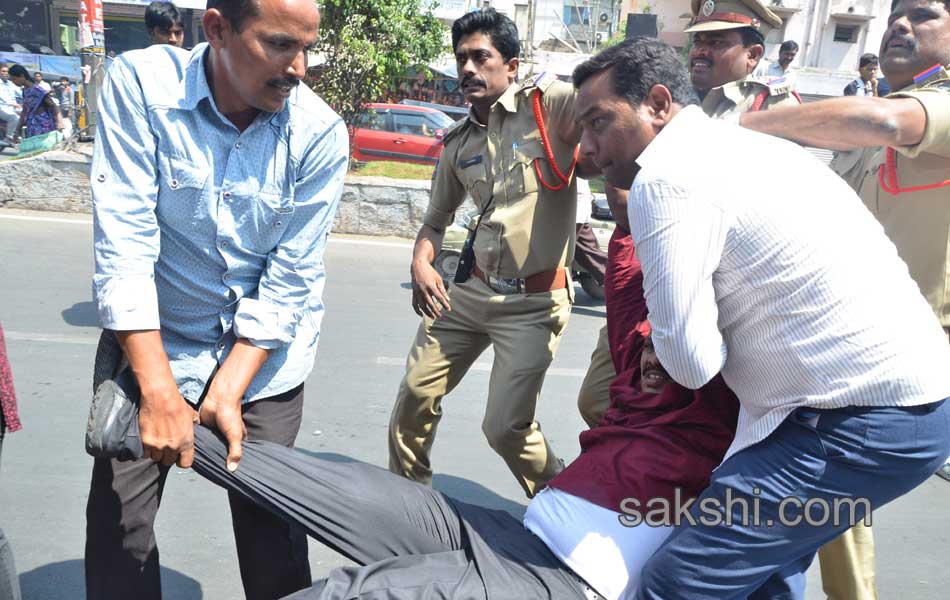 andhra pradesh angawadi teachers were arrested - Sakshi1