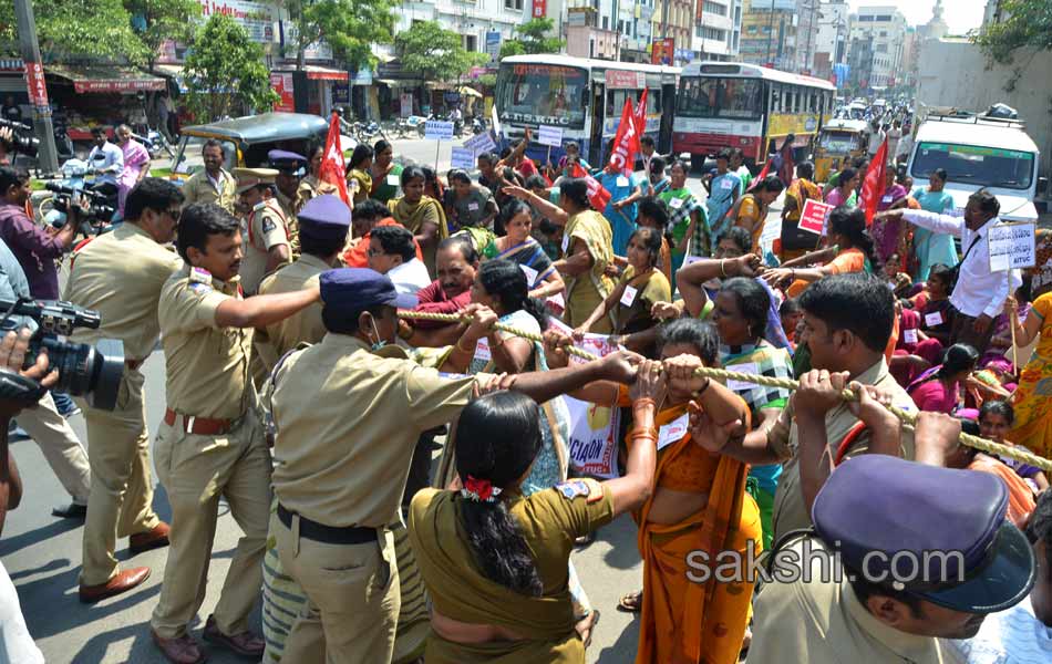 andhra pradesh angawadi teachers were arrested - Sakshi5