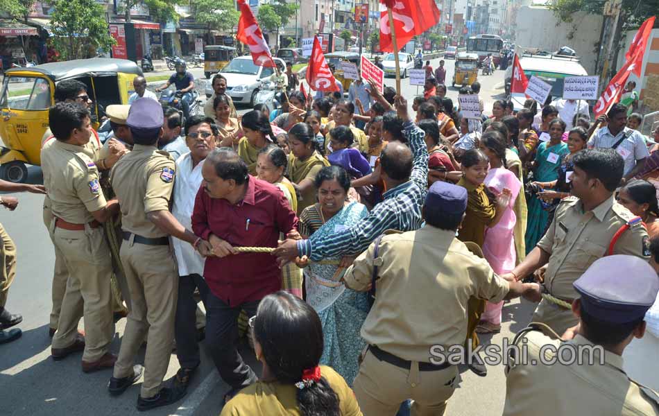 andhra pradesh angawadi teachers were arrested - Sakshi7