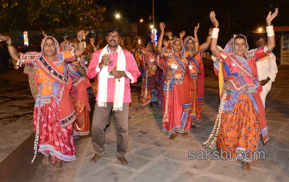 Kailasavahanampai amidst srisailamallanna - Sakshi11