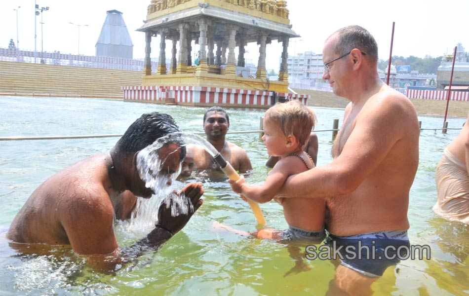 Tirumala foreign devotees thronging4