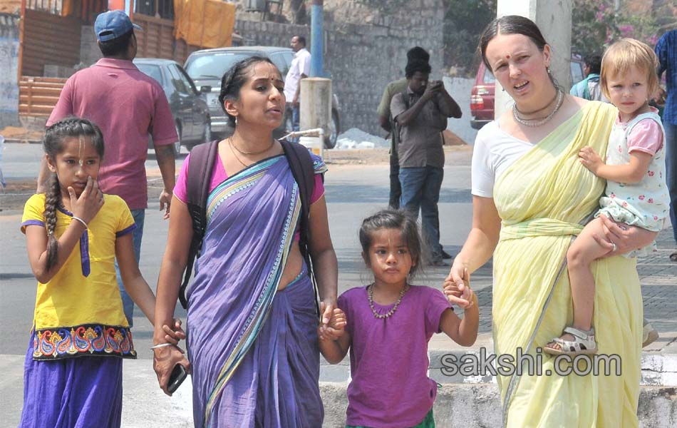 Tirumala foreign devotees thronging5