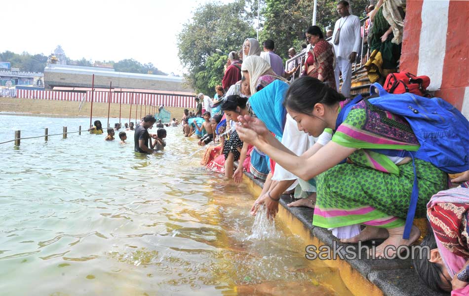 Tirumala foreign devotees thronging10