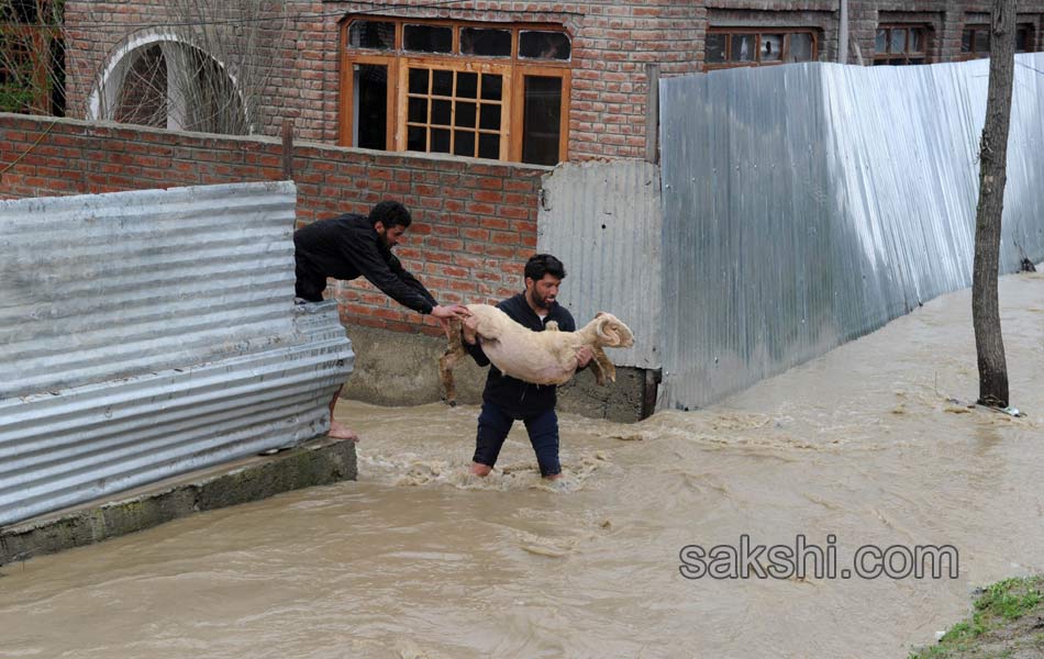 Heavy rains devastate Kashmir Valley with flash floods8