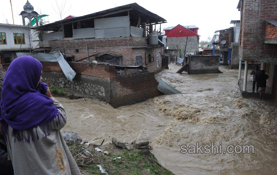 Heavy rains devastate Kashmir Valley with flash floods15