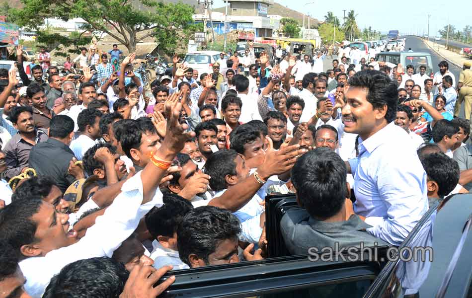 ys jagan mohan reddy tours in vizag district - Sakshi5