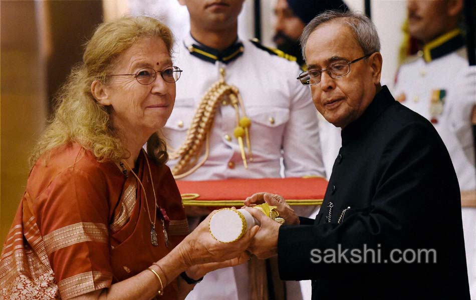 Padma Awards 2015 function at Rashtrapati Bhavan - Sakshi15