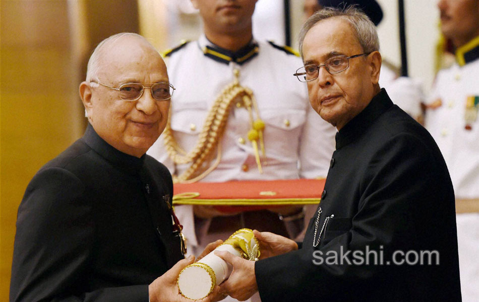 Padma Awards 2015 function at Rashtrapati Bhavan - Sakshi18